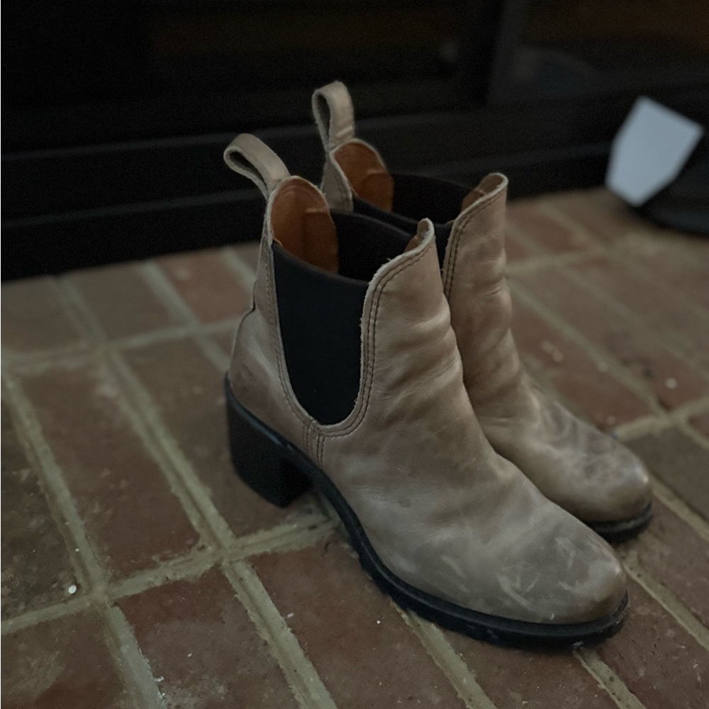 FRYE AND CO. Tan Ankle Boots
